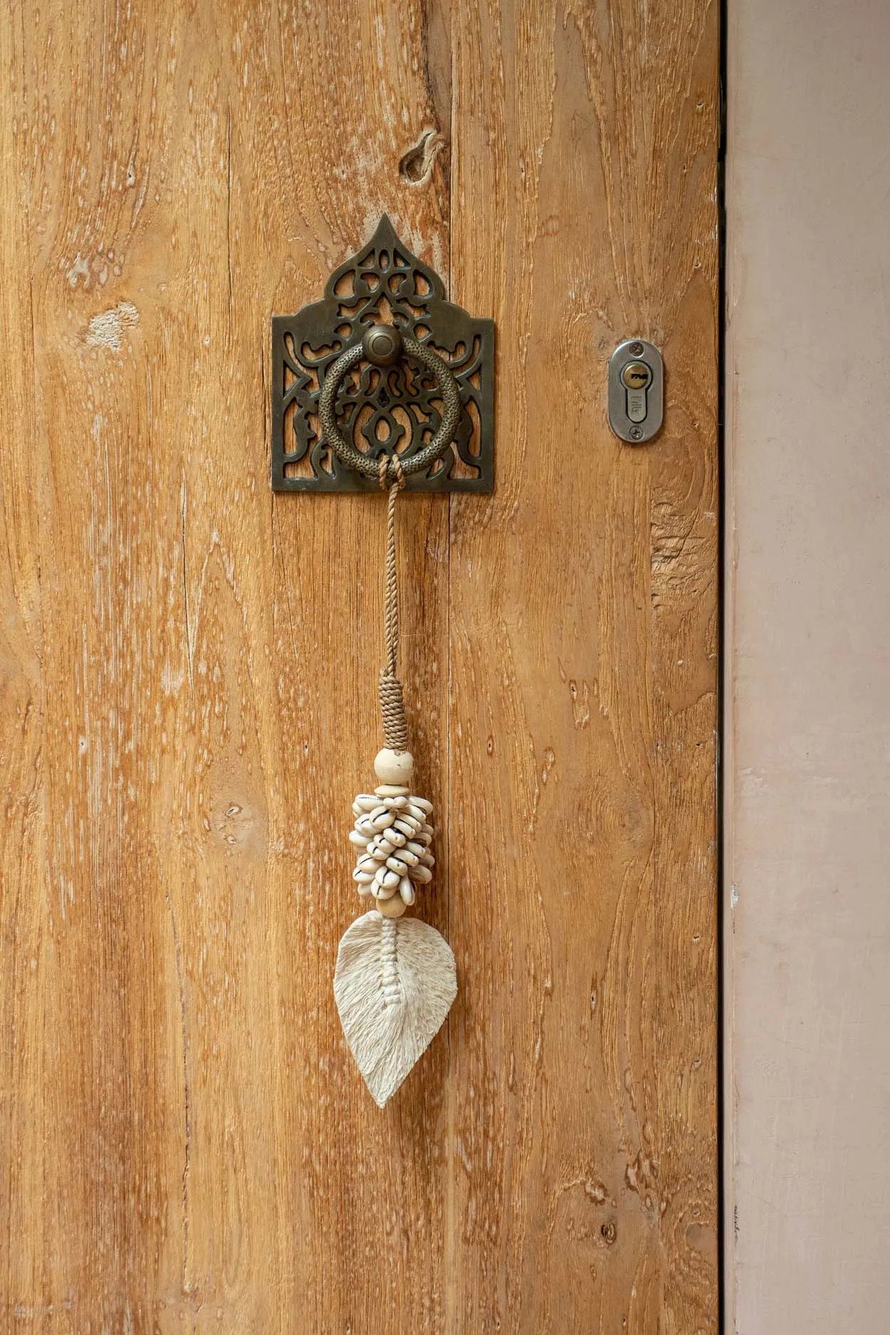 The Leaf &amp; Shell Tassel - Natural