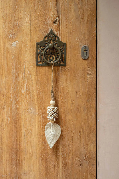 The Leaf &amp; Shell Tassel - Natural