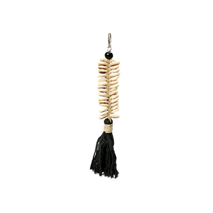 Sleutelhanger Macramé Fishbone – katoen en schelp, zwart, 25 cm