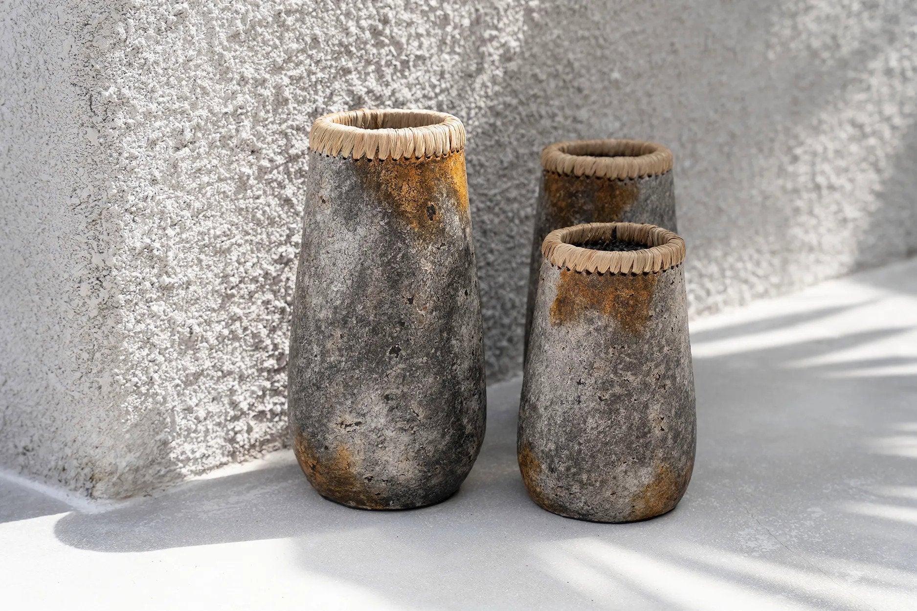 Die hinterhältige Vase - Antikgrau - M