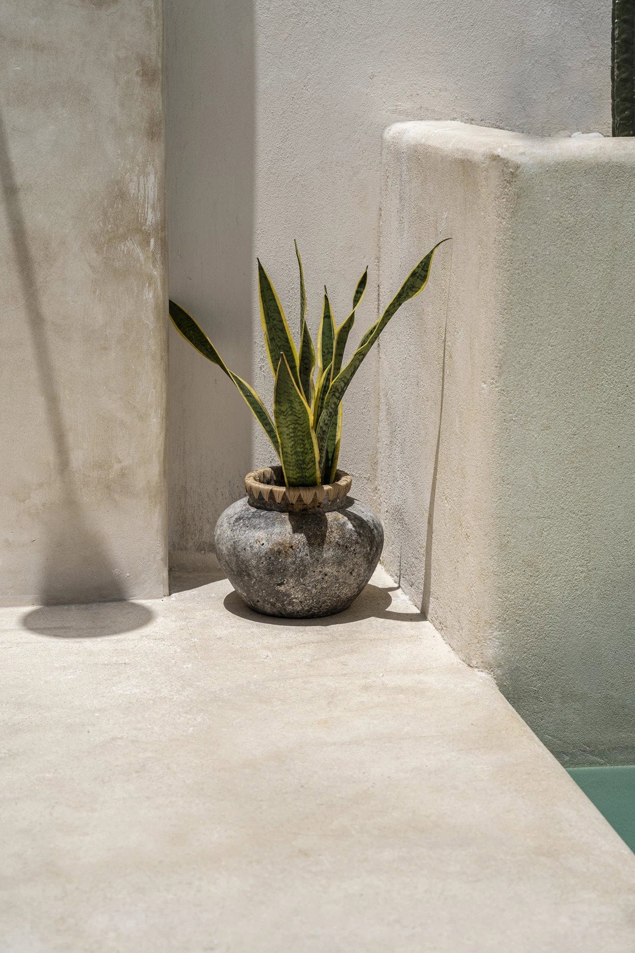 Die stylische Vase – Antikgrau – L