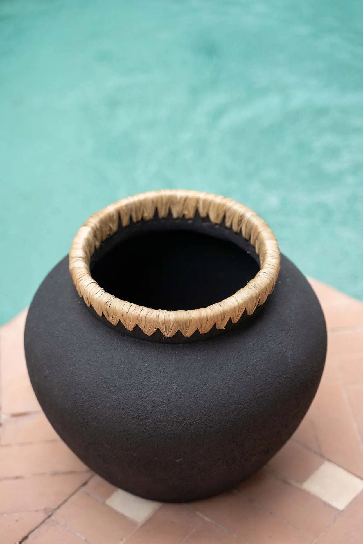 Die stylische Vase - Schwarz Natur - M