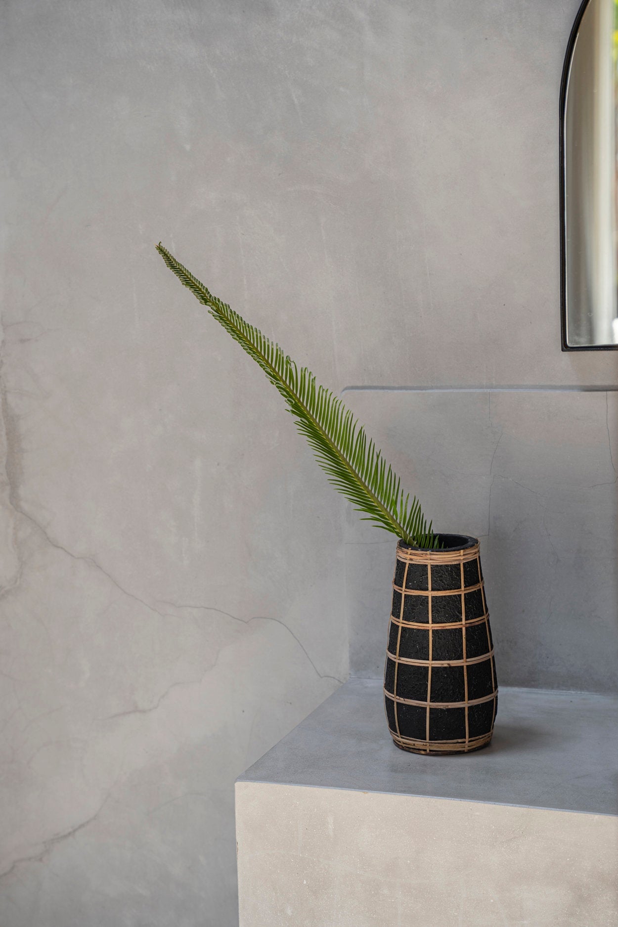 The Cutie Vase - Schwarz Natur - M