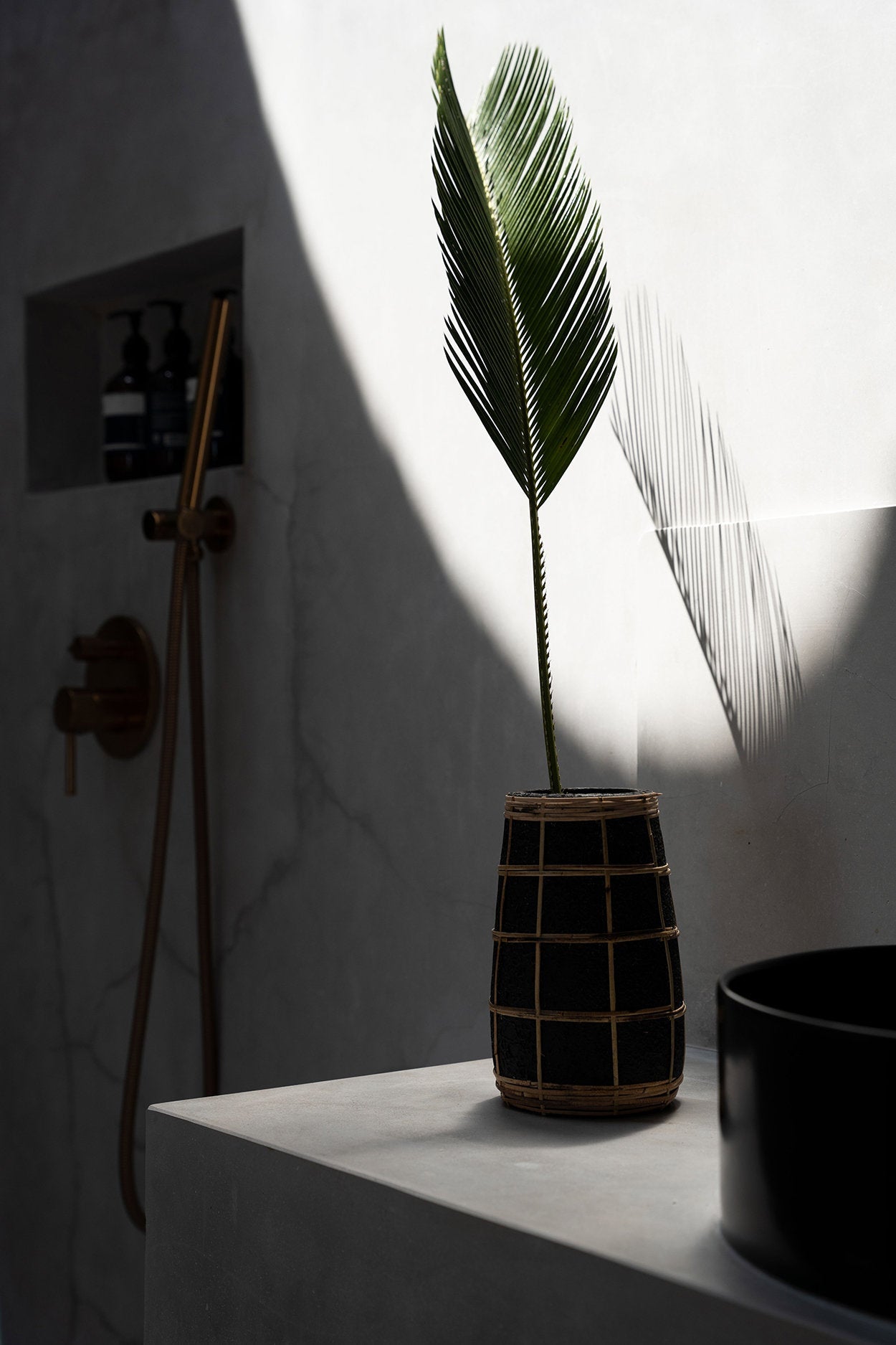 The Cutie Vase - Schwarz Natur - S