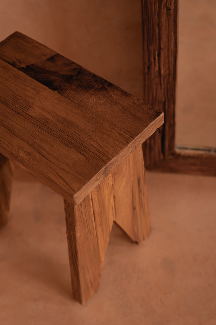Kruk Siku – gerecycled teakhout, naturel, 40x25x45 cm