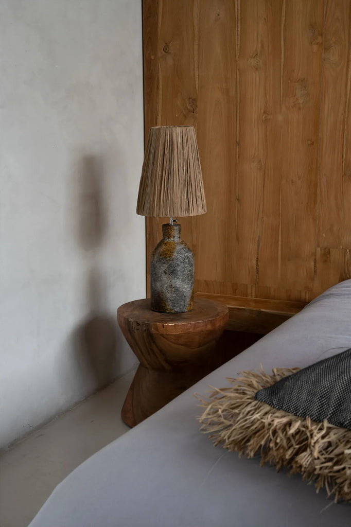 Die Ithaka Tischlampe - Antik Grau Natur
