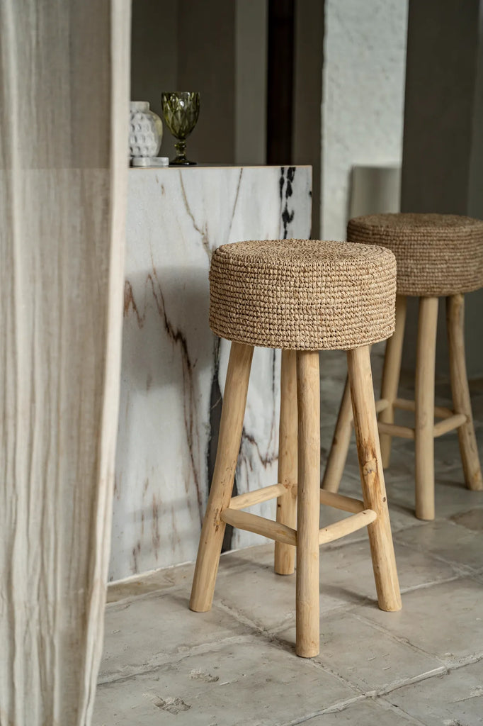 Der Raffia Barhocker