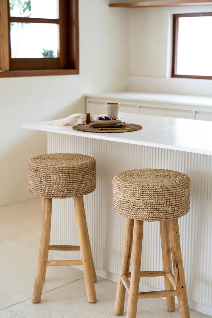 Der Raffia Barhocker