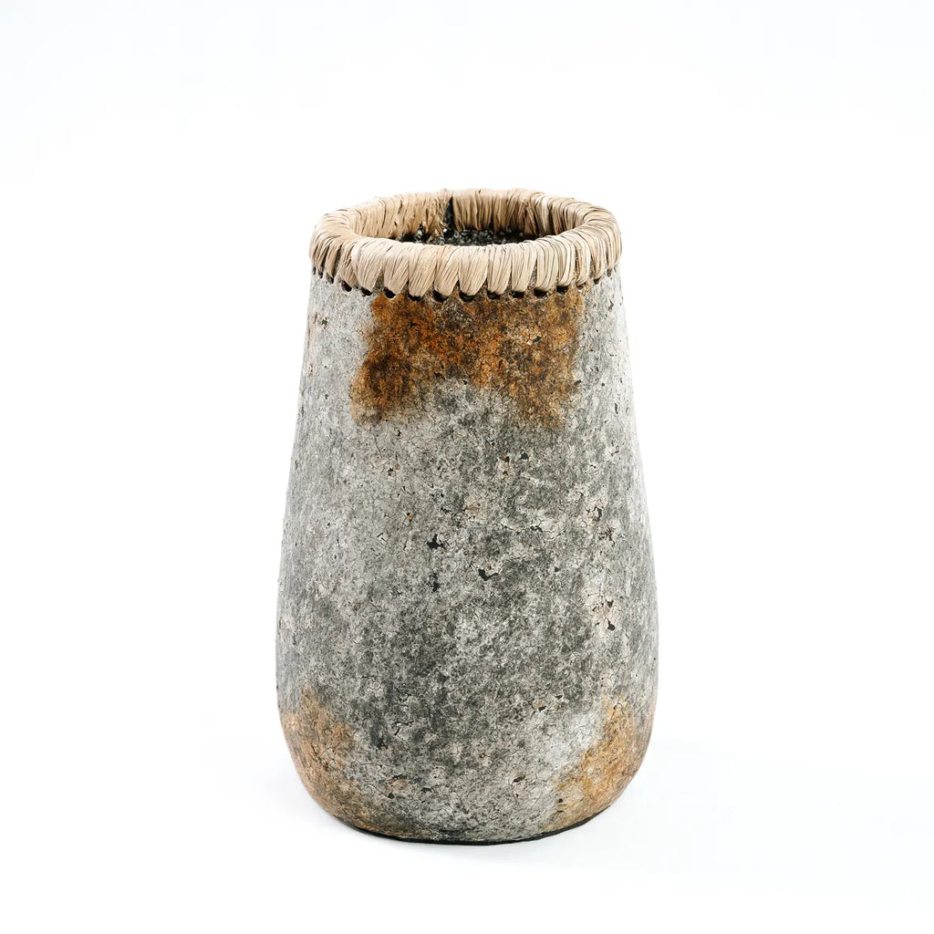 Die hinterhältige Vase – Antikgrau – S