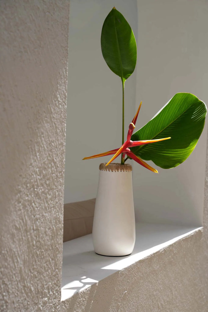 Die hinterhältige Vase – Weiß Natur – L